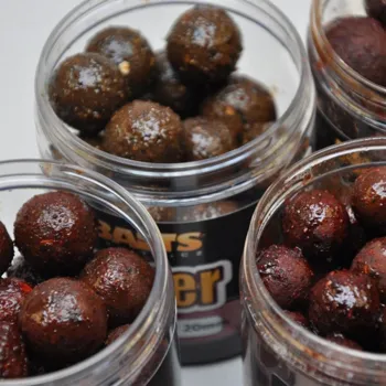 Mikbaits Boilies v dipu Gangster 250ml 16mm g7 master krill